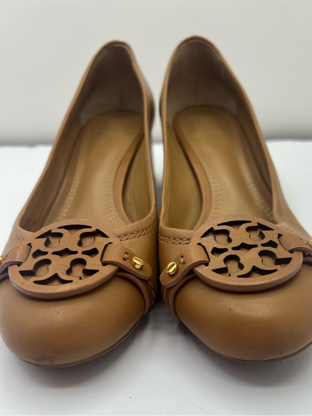 Tory Burch Mini Miller Tan Leather Logo Pump Size 7.5